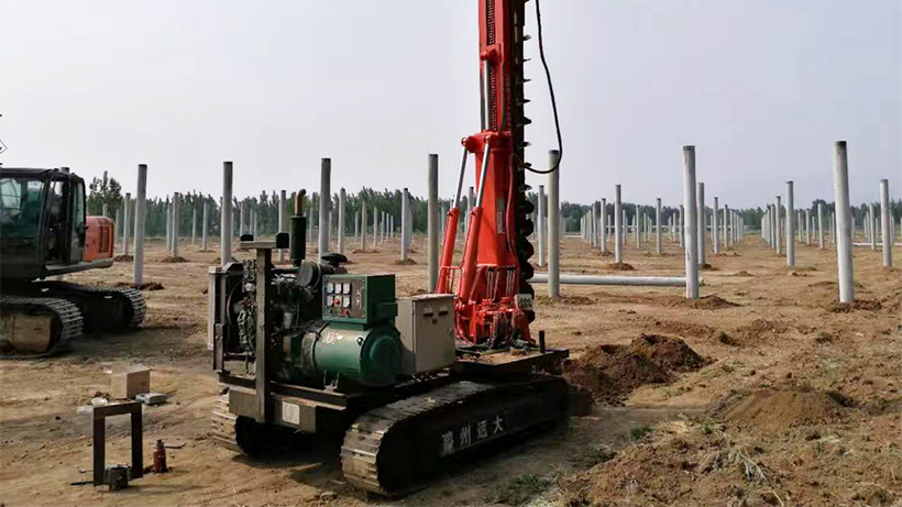 打樁機(jī)在工作時(shí)候有哪些注意事項(xiàng)